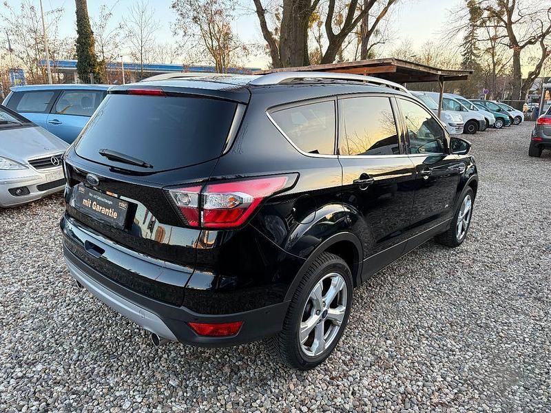Gebraucht Ford Kuga Titanium 150 PS (110 kW) 2017 Schwarz SUV