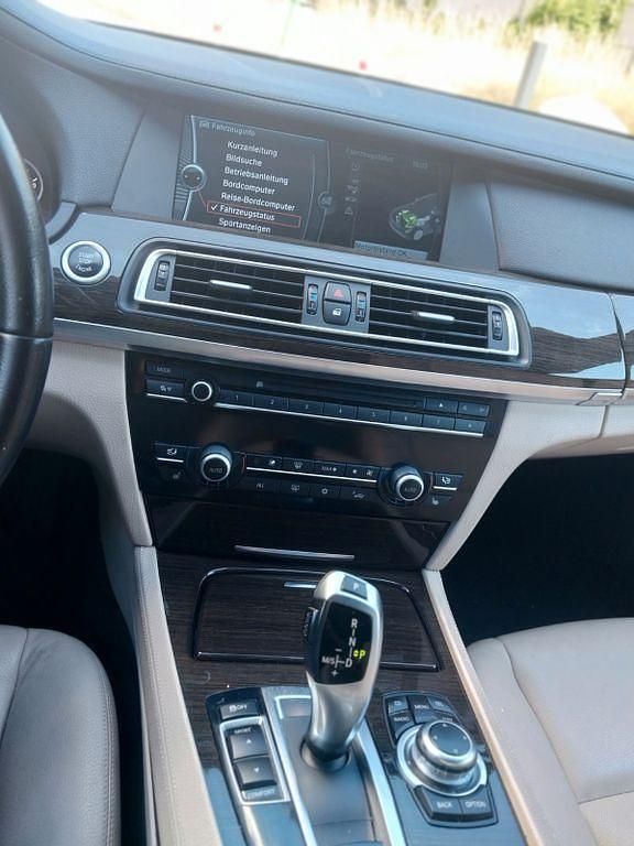 Schwarz Gebraucht 2011 BMW 740 Limousine | 10.500 € (Superpreis) - Bild 1/4