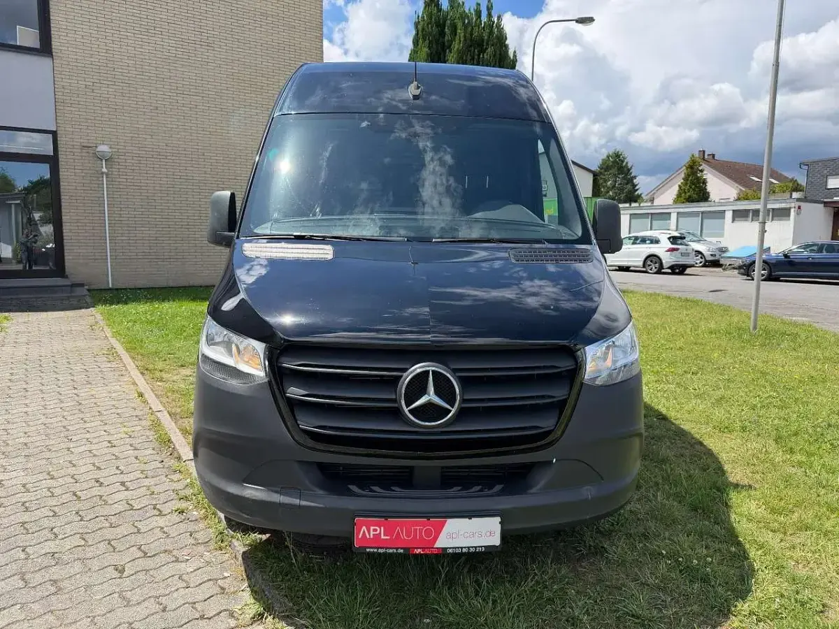 Gebraucht Mercedes Sprinter 163 PS (119 kW) 2020 Tiefschwarz Van