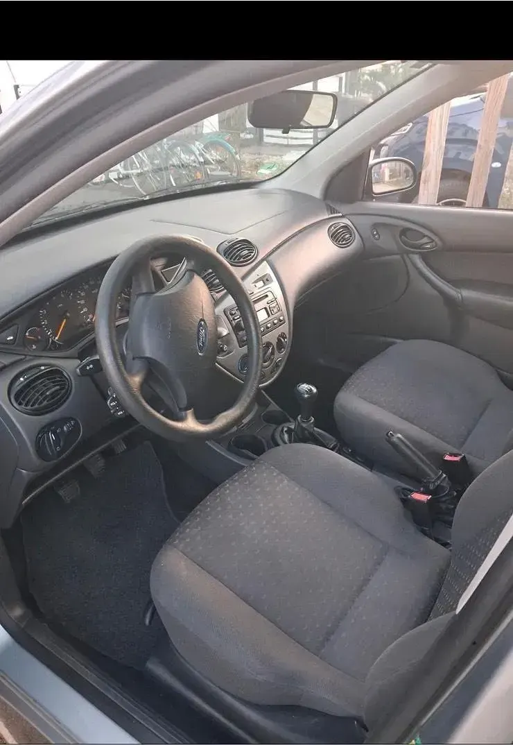 Używany Ford Focus 75 KM (55 kW) 2003 Srebrny Hatchback