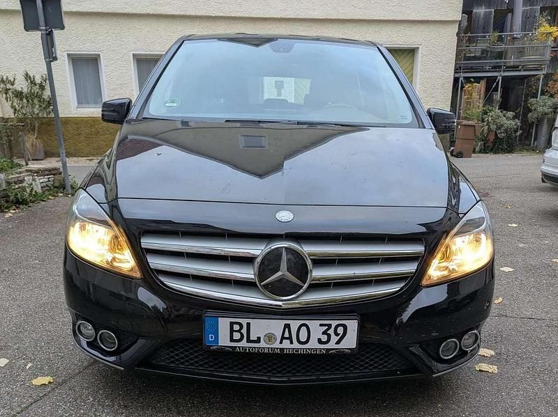 Gebraucht Mercedes B180 122 PS (89 kW) 2012 Van / Kleinbus
