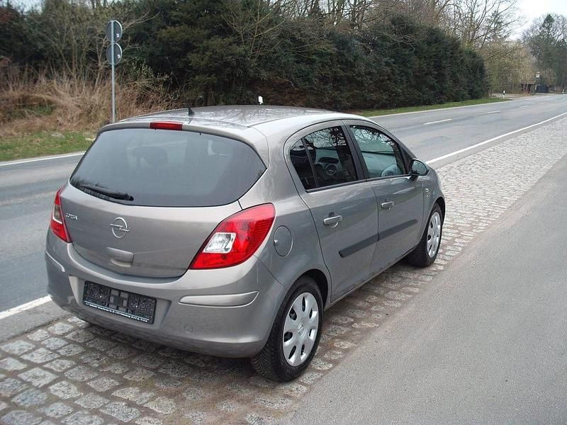 Gebraucht Opel Corsa Selection 101 PS (74 kW) 2010 Braun Kleinwagen