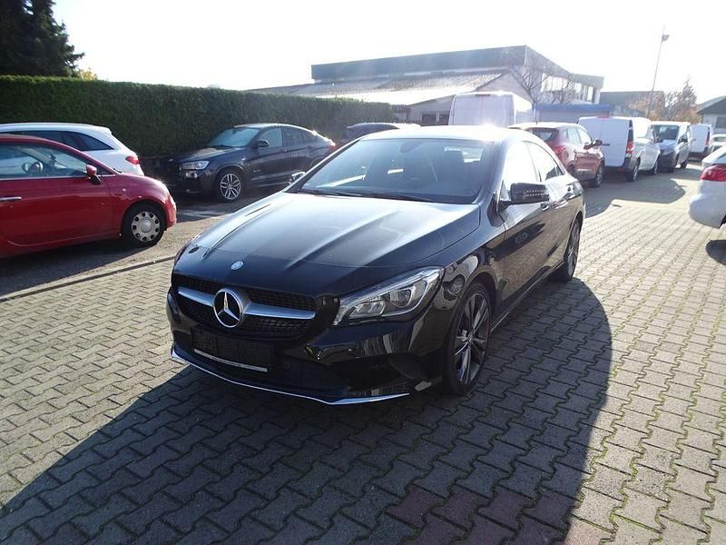 Schwarz Gebraucht 2016 Mercedes CLA180 Progressive Limousine | 14.890 € (Superpreis) - Bild 1/4