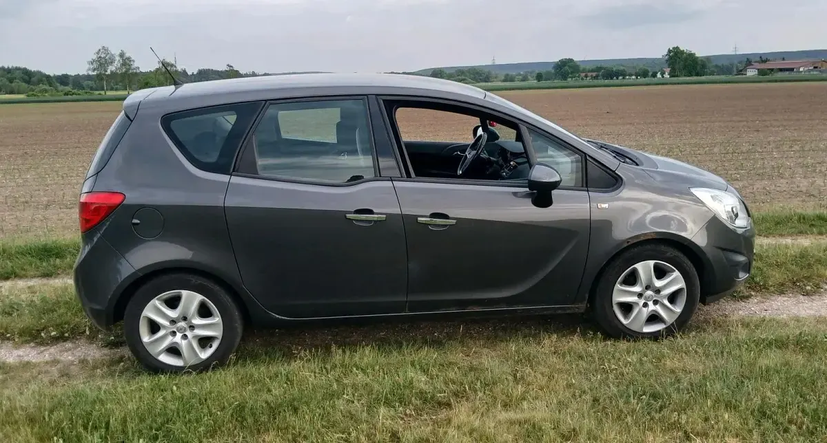 Gebraucht Opel Meriva 100 PS (73 kW) 2011 Andere farben Van / Kleinbus