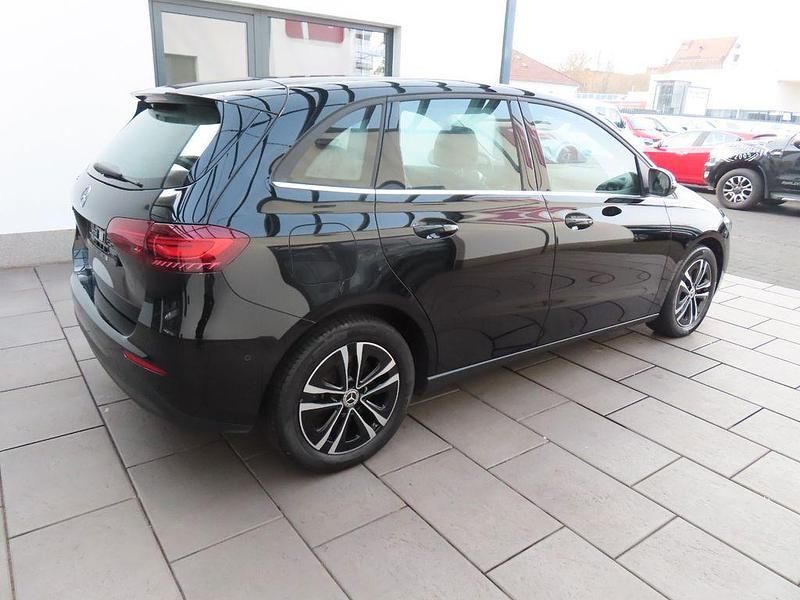Usata Mercedes E250 163 CV (119 kW) 2023 Nero Berlina