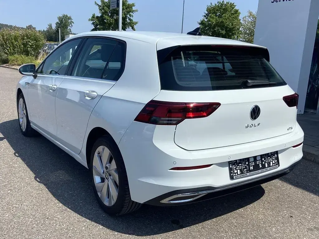 Gebraucht VW Golf VIII Style 131 PS (96 kW) 2024 Weiß Limousine