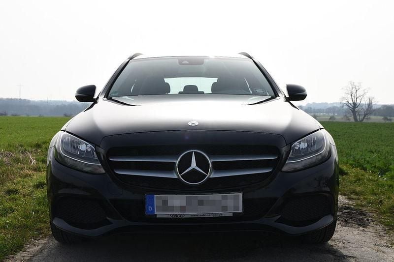Gebraucht Mercedes C220 170 PS (125 kW) 2016 Schwarz Limousine