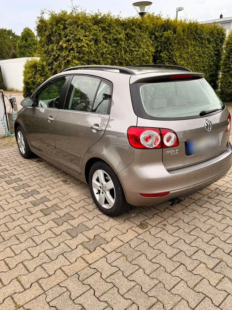 Gebraucht VW Golf Plus Cross Comfortline 160 PS (117 kW) 2012 Braun Van / Kleinbus