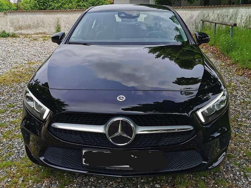 Schwarz Gebraucht 2020 Mercedes A250 Limousine | 23.000 € (Fairer Preis) - Bild 1/4