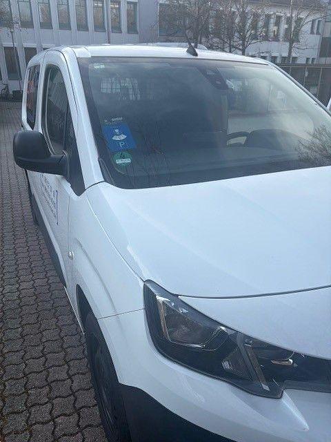 Gebraucht Peugeot Partner 131 PS (96 kW) 2019 Weiß Van / Kleinbus