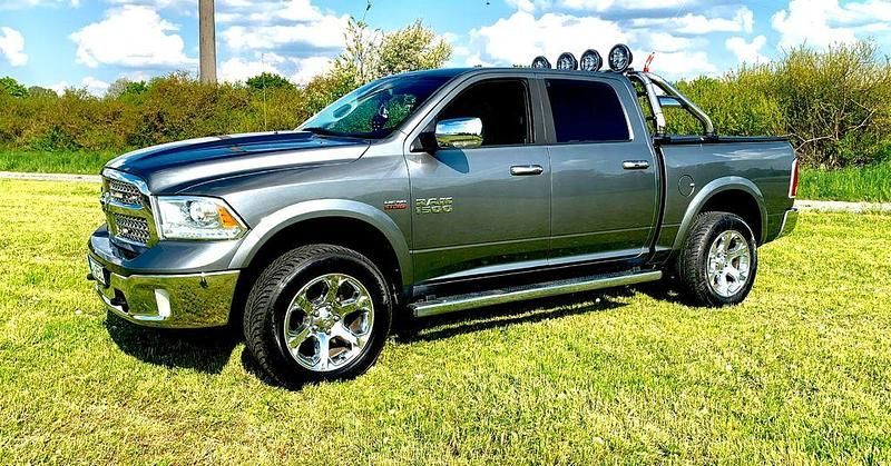 Grau Gebraucht 2013 Dodge Ram Abholung | 22.999 € (Teuer) - Bild 1/4