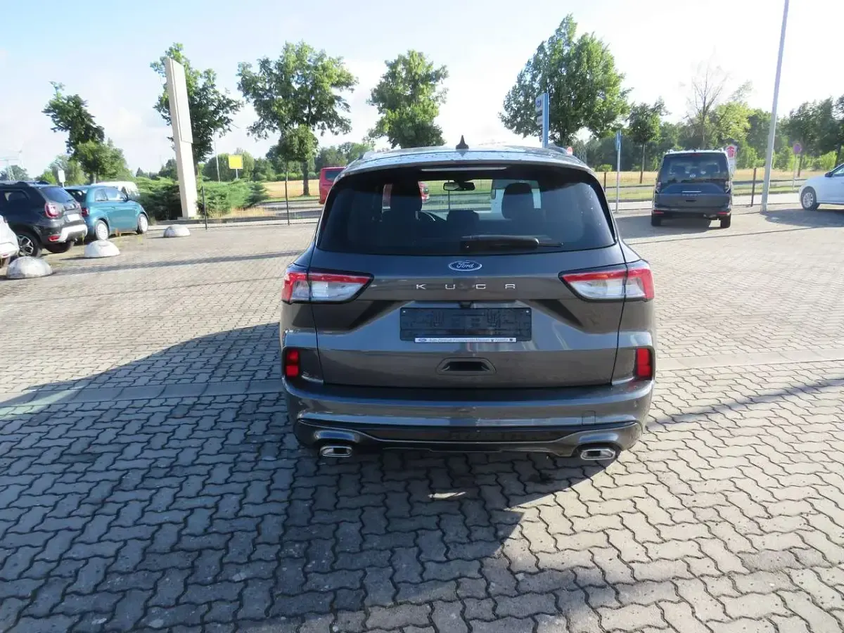 Gebraucht Ford Kuga ST-Line 150 PS (110 kW) 2023 Magneticgrau (metallic) SUV