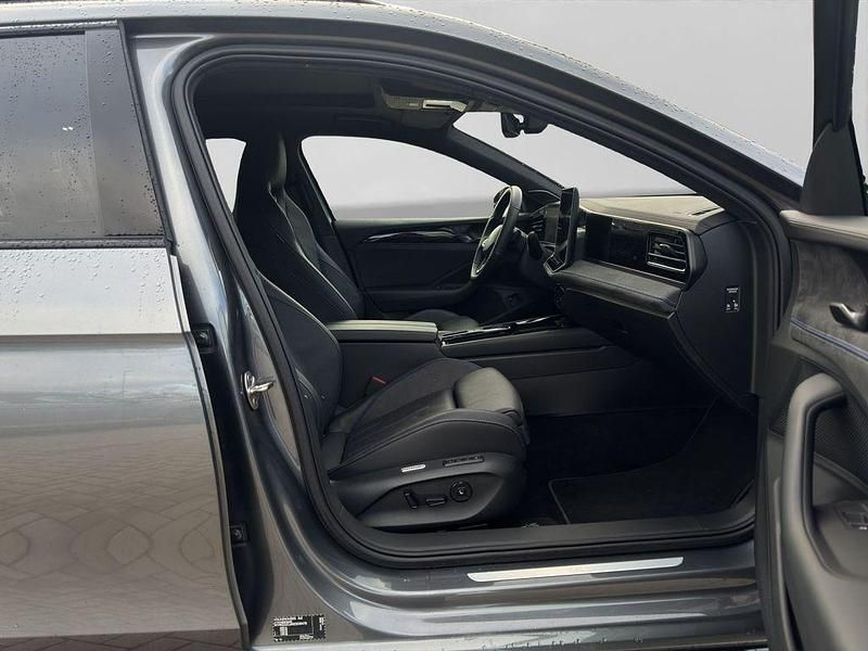 Gebraucht VW Passat R-line 272 PS (200 kW) 2025 Grau Kombi