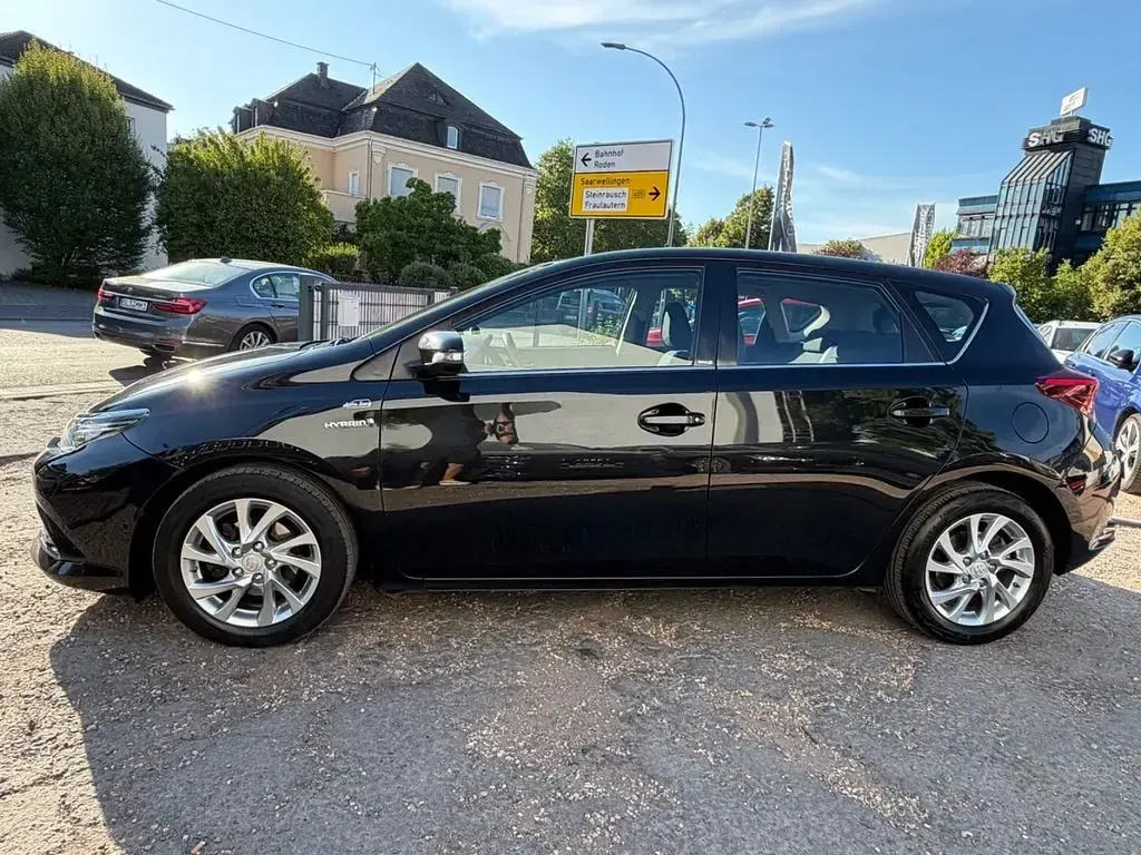 Gebraucht Toyota Auris Hybrid Edition-S 99 PS (72 kW) 2016 Schwarz Limousine