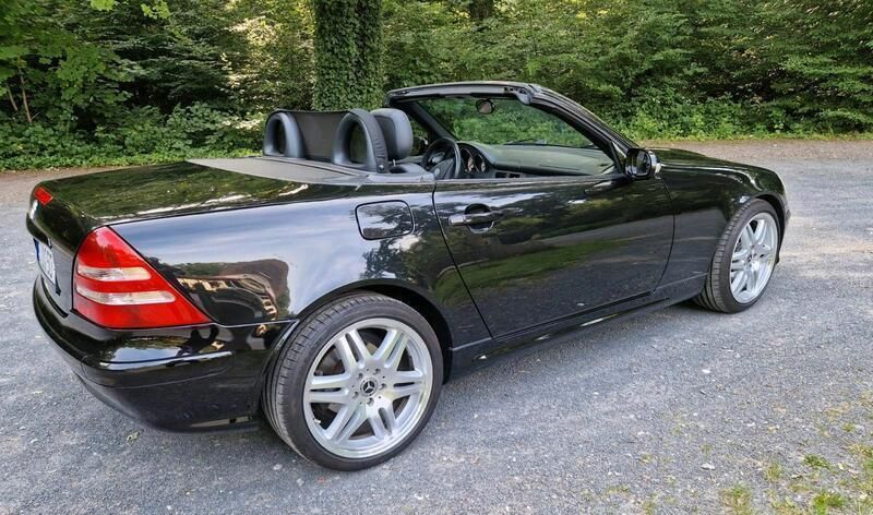 Schwarz Gebraucht 2001 Mercedes SLK200 Cabrio | 7.300 € (Etwas zu teuer) - Bild 1/4