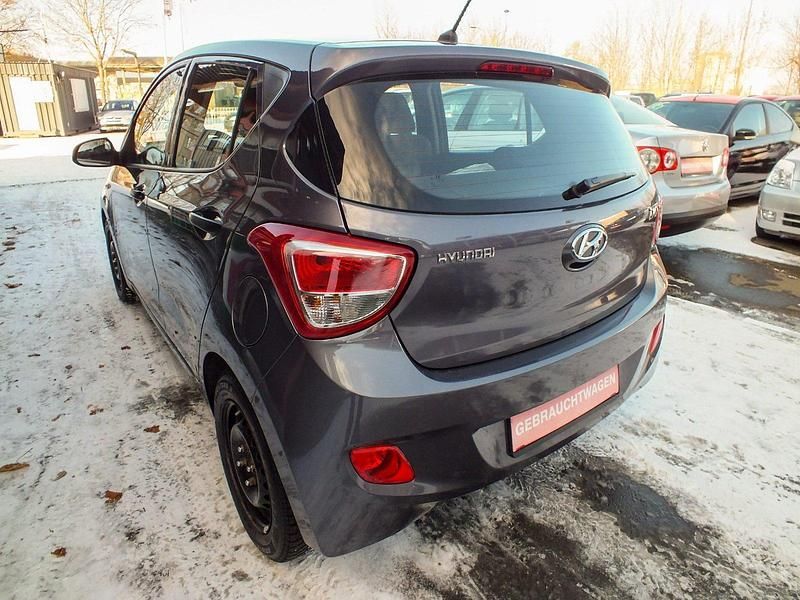 Gebraucht Hyundai i10 67 PS (49 kW) 2016 Grau Kleinwagen