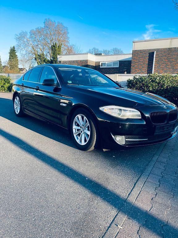 Schwarz Gebraucht 2010 BMW 525 Limousine | 9.200 € (Superpreis) - Bild 1/4