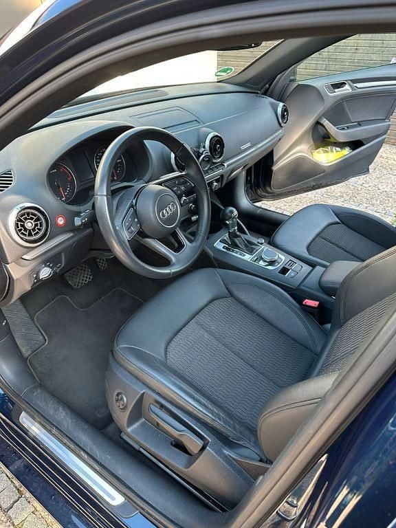 Gebraucht Audi A3 116 PS (85 kW) 2019 Blau Limousine