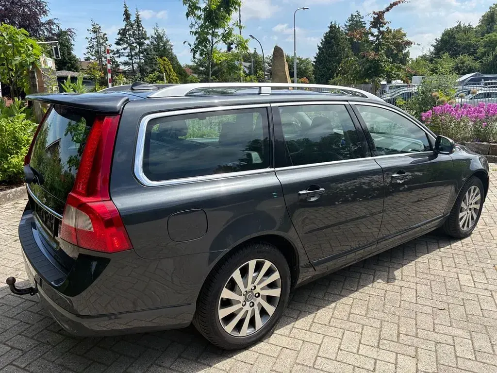 Gebraucht Volvo V70 Summum 179 PS (131 kW) 2012 Grau Kombi