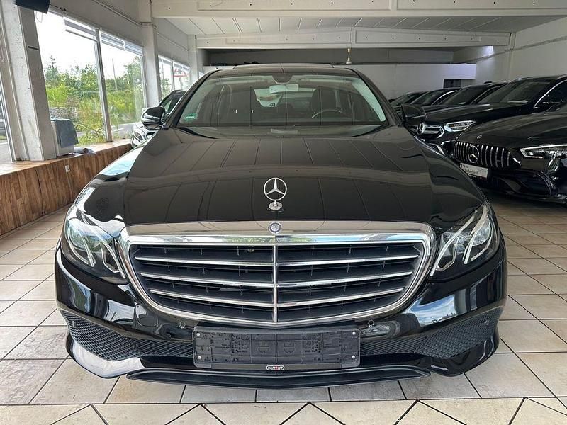 Gebraucht Mercedes E220 194 PS (142 kW) 2017 Schwarz Limousine