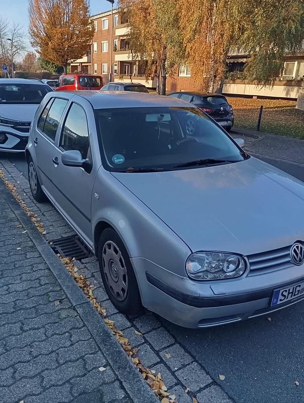 Silber Gebraucht 2000 VW Golf IV Limousine | 1.500 € (Teuer) - Bild 1/2