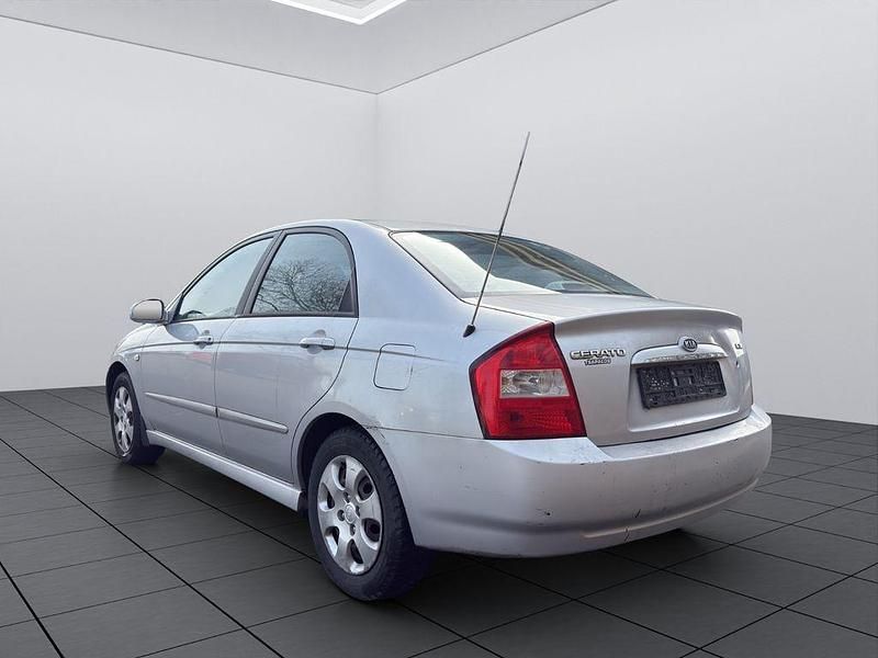 Gebraucht Kia Cerato LX 105 PS (77 kW) 2004 Silber Limousine