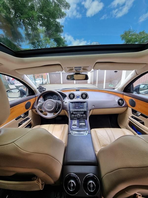 Gebraucht Jaguar XJ 275 PS (202 kW) 2012 Grau Limousine