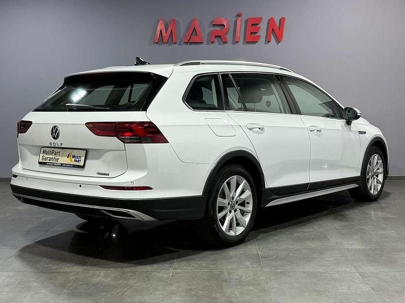 Używany VW Golf Alltrack 200 KM (147 kW) 2022 Biały Kombi
