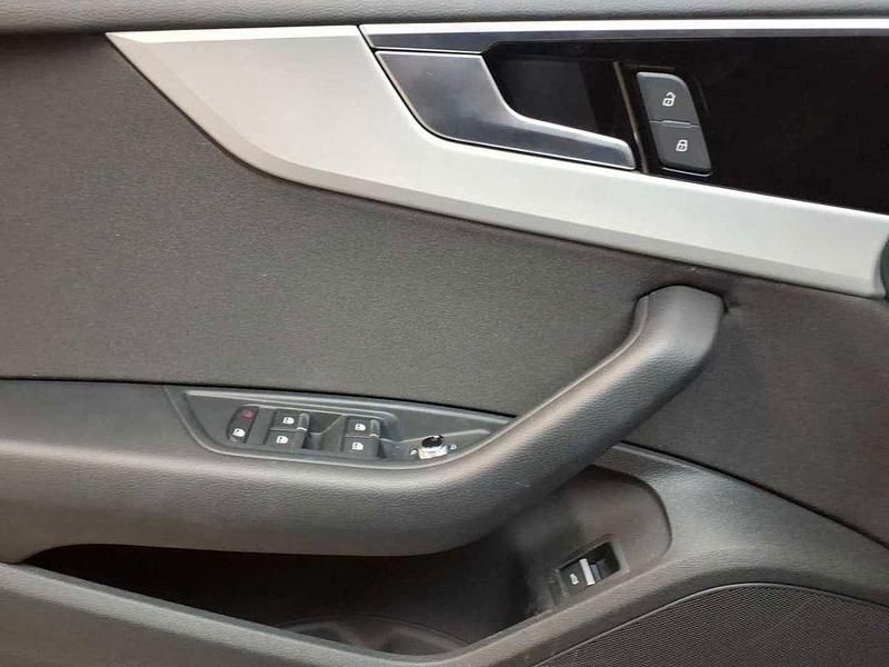 Gebraucht Audi A4 Advanced 204 PS (150 kW) 2024 Navarrablau metallic Kombi