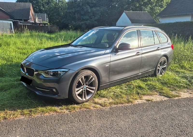 Grau Gebraucht 2017 BMW 330 Sport Line Kombi | 18.000 € (Guter Preis) - Bild 1/4