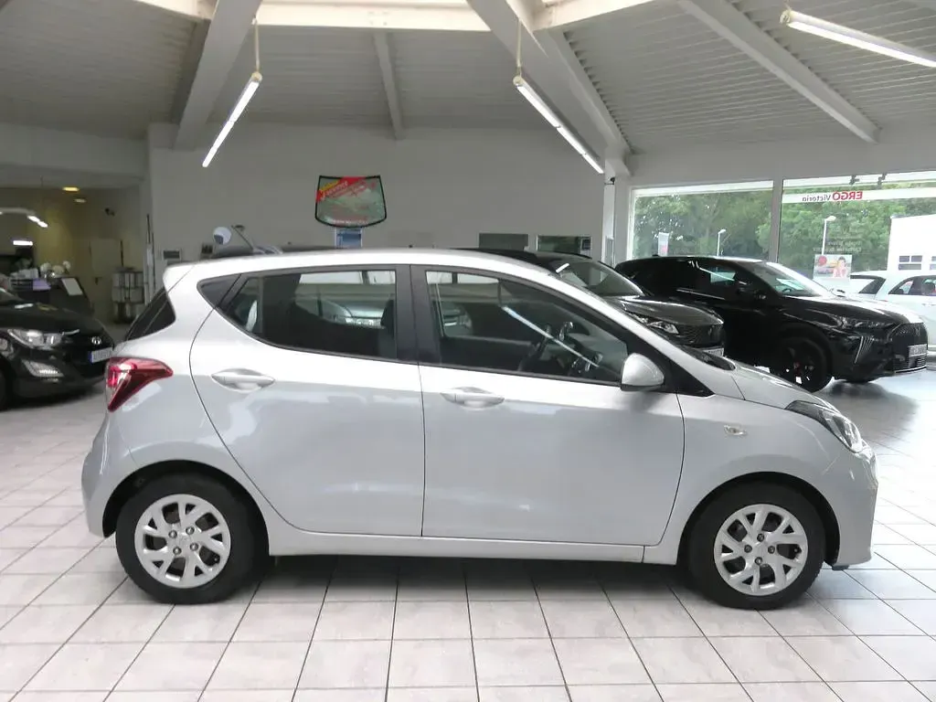 Gebraucht Hyundai i10 Classic 67 PS (49 kW) 2019 Silber Kleinwagen