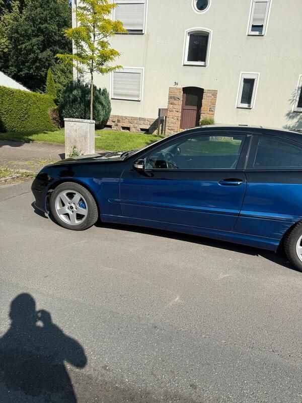 Schwarz Gebraucht 2001 Mercedes C230 Coupé | 1.900 € (Fairer Preis) - Bild 1/4
