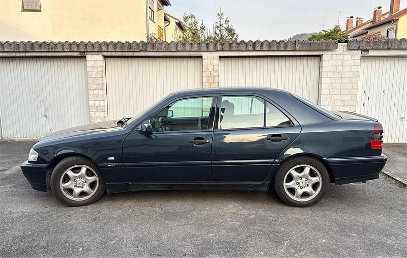 Gebraucht Mercedes C180 122 PS (89 kW) 1999 Schwarz Limousine