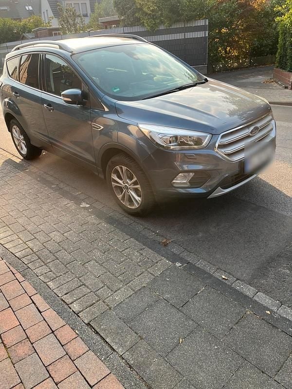 Blau Gebraucht 2020 Ford Kuga Titanium SUV | 15.500 € (Superpreis) - Bild 1/4