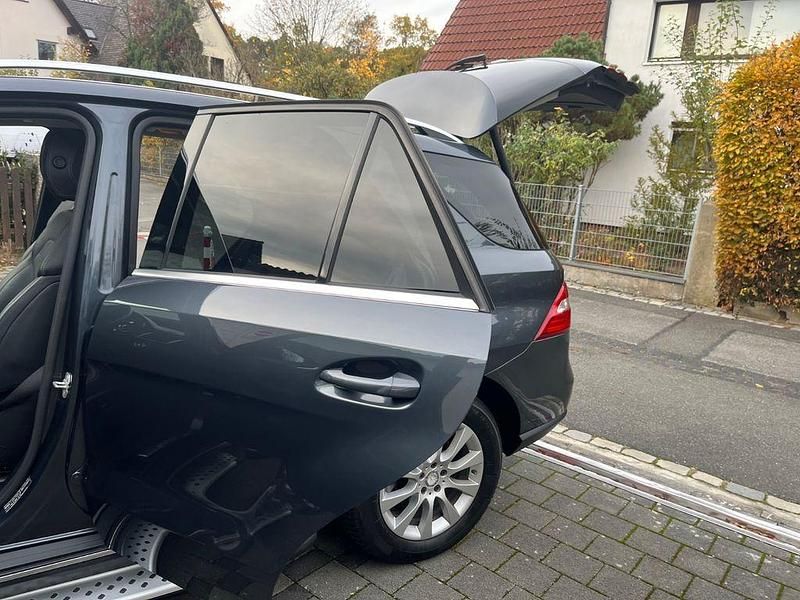 Gebraucht Mercedes ML350 258 PS (189 kW) 2013 Grau SUV