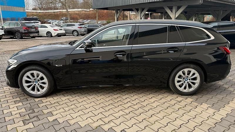 Gebraucht BMW 320e 163 PS (119 kW) 2022 Schwarz Limousine