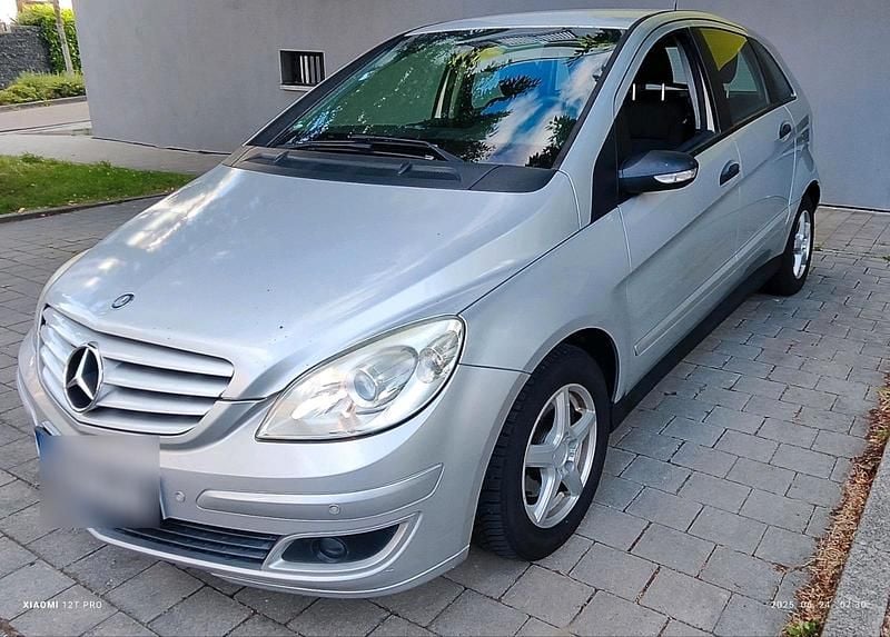 Grau Gebraucht 2006 Mercedes B150 Van / Kleinbus | 2.400 € (Teuer) - Bild 1/4