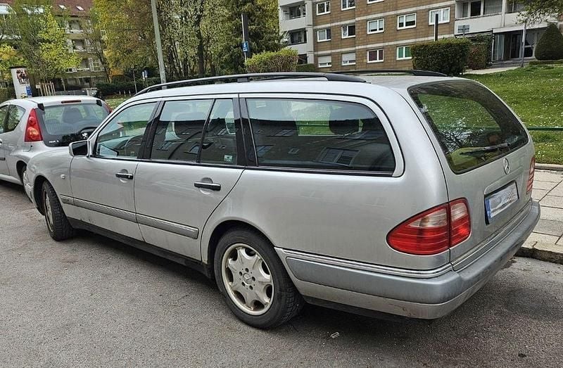 Gebraucht Mercedes E240 Elegance 170 PS (125 kW) 1999 Silber Limousine