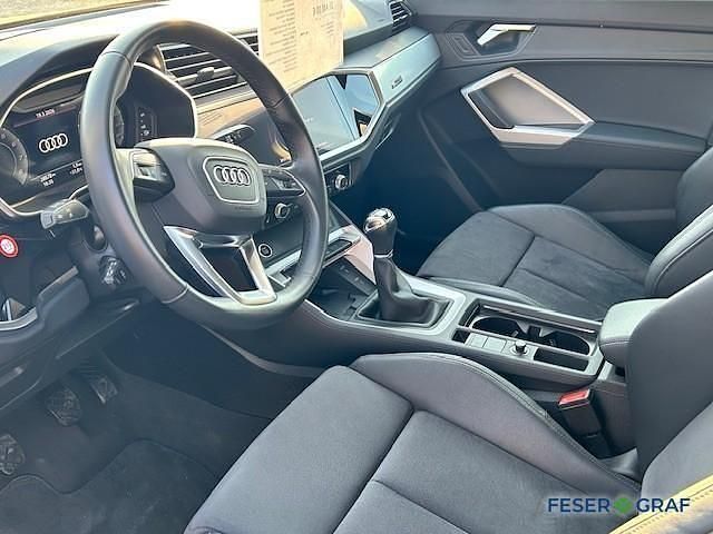 Gebraucht Audi Q3 Ambiente 150 PS (110 kW) 2023 Navarrablau metallic SUV