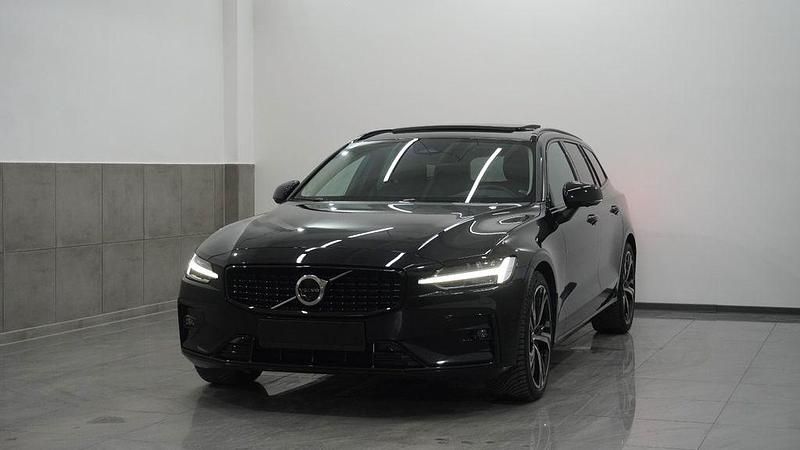 Gebraucht Volvo V60 Ultimate 197 PS (144 kW) 2024 Schwarz Kombi