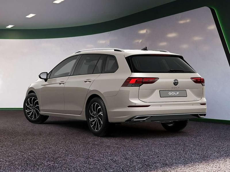 Gebraucht VW Golf VIII Move 150 PS (110 kW) 2024 Silber / ivory silver Kombi