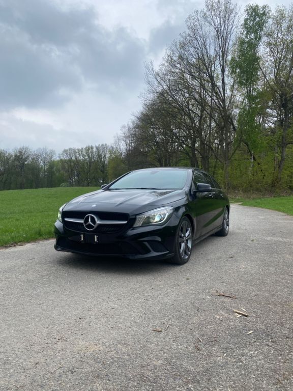 Gebraucht 2015 Mercedes CLA220 Shooting Brake Urban Kombi | 14.900 € (Superpreis) - Bild 1/4