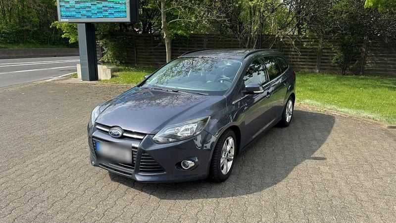 Second-hand Ford Focus SYNC Edition 101 CP (74 kW) 2013 Albastru Break