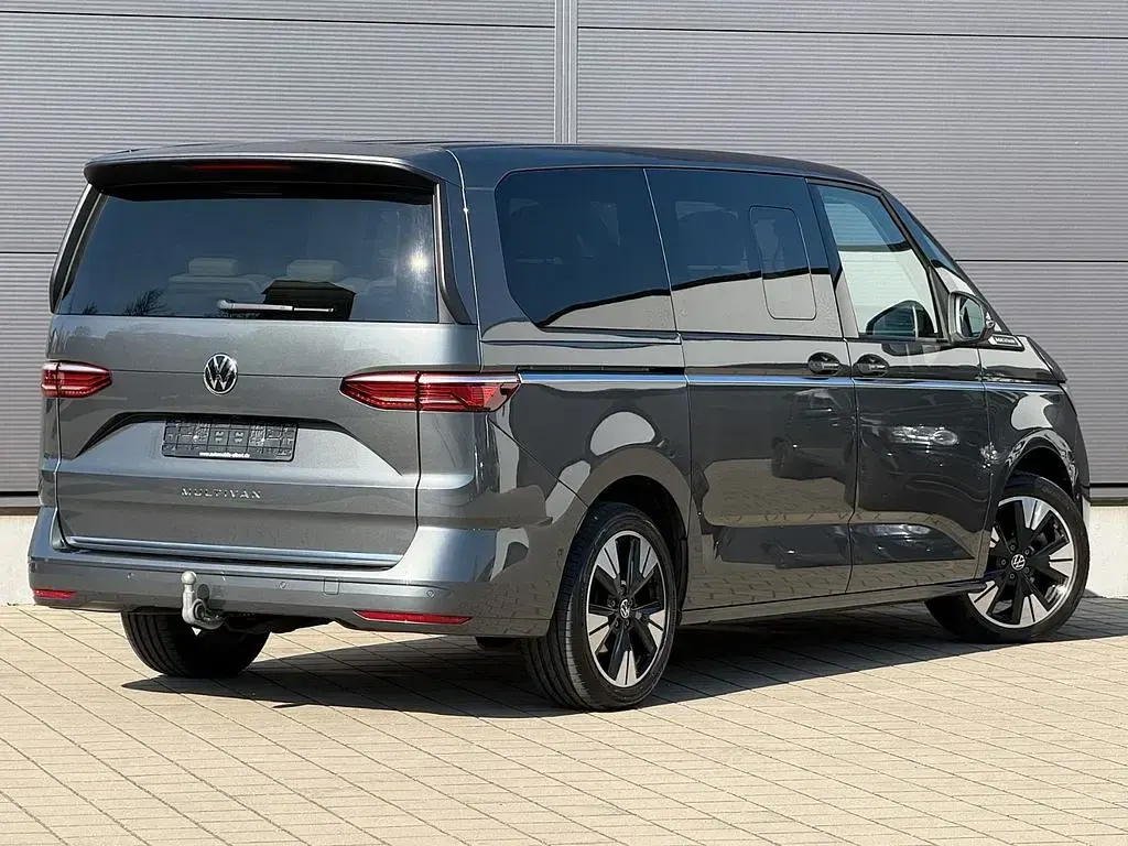 Gebraucht VW Multivan Style 150 PS (110 kW) 2024 Indiumgrau Van / Kleinbus