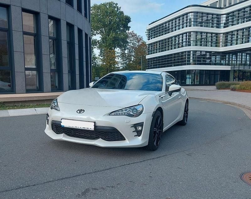 Weiß Gebraucht 2017 Toyota GT86 GT Coupé | 24.600 € (Fairer Preis) - Bild 1/4
