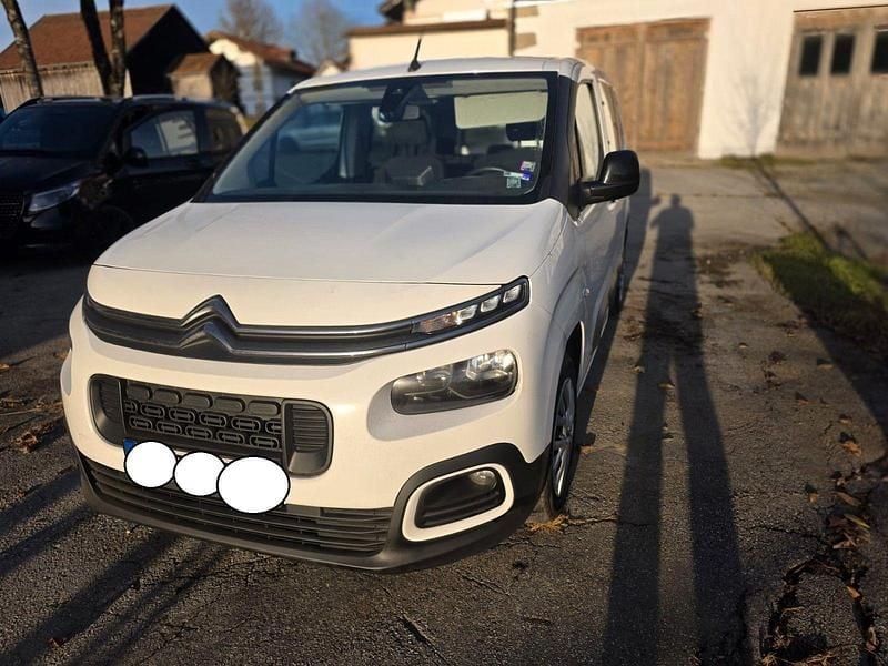 Weiß Gebraucht 2022 Citroën Berlingo Feel Van / Kleinbus | 14.500 € (Superpreis) - Bild 1/4