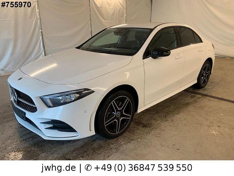 Polarweiss Gebraucht 2022 Mercedes A250 AMG Limousine | 25.950 € (Guter Preis) - Bild 1/4