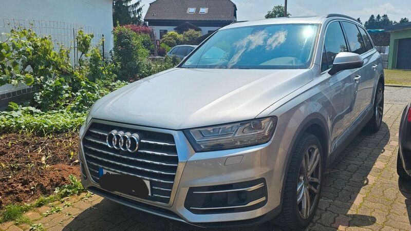 Grau Gebraucht 2015 Audi Q7 Ambiente SUV | 21.000 € (Superpreis) - Bild 1/3
