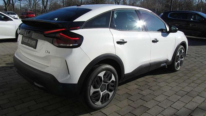 Gebraucht Citroën C4 Feel 131 PS (96 kW) 2023 Lackierung schwarz perla nera Kleinwagen