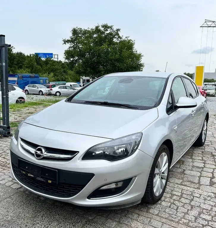 Gebraucht Opel Astra 116 PS (85 kW) 2013 Silber Limousine